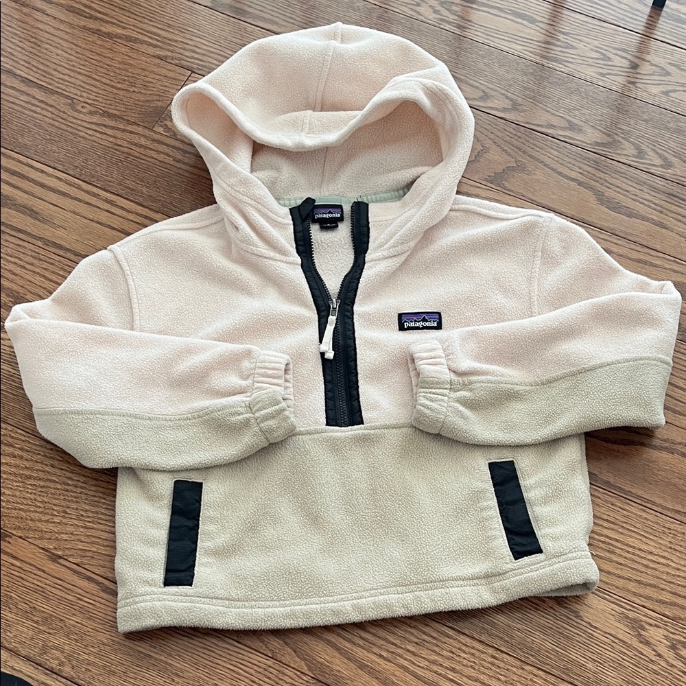 Patagonia pink & tan girls pull over fleece with 1/2 zipper and pockets